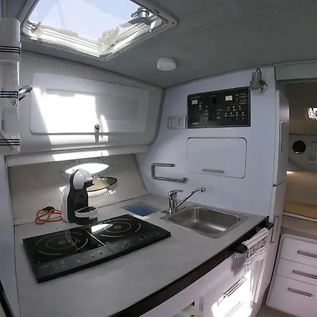 Ботель Luxury Boat Karamba