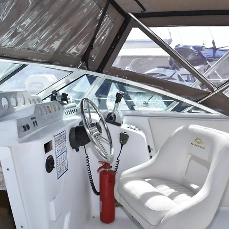 Ботель Luxury Boat Karamba