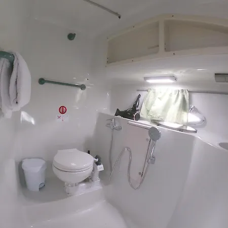 Luxury Boat Karamba Ботель *
