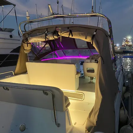 Luxury Boat Karamba Ботель *