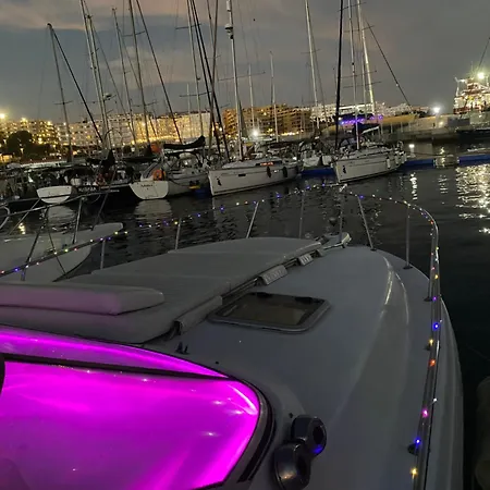 Ботель Luxury Boat Karamba